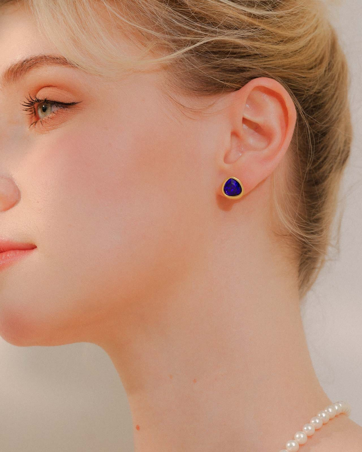 Austrian Crystal Stud Earrings - Vinty Jewelry